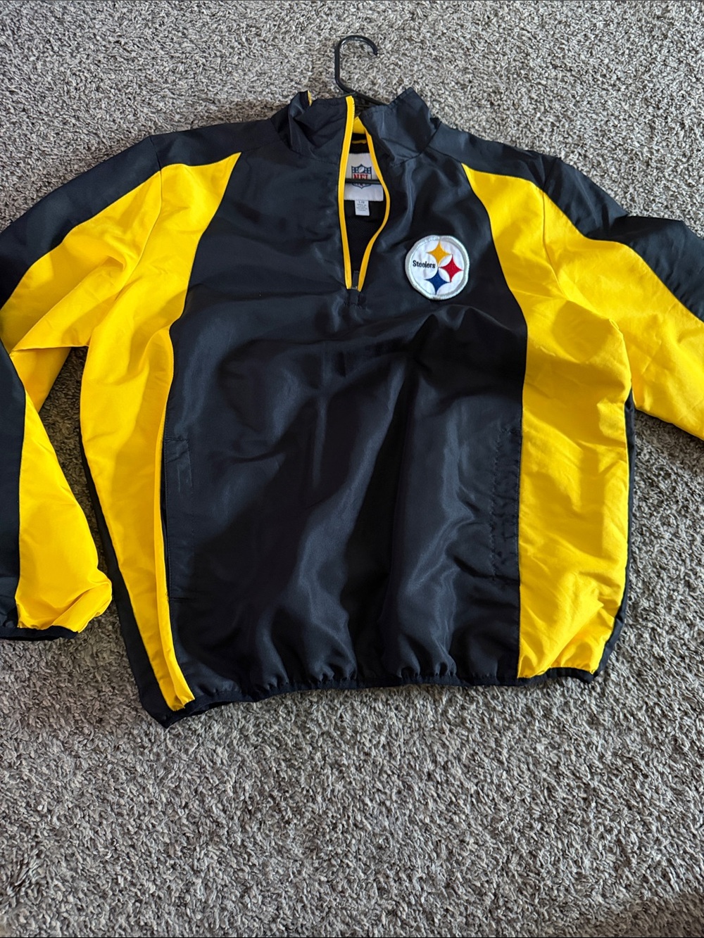 Pittsburgh Steelers NEW men’s large Black & Yellow Pullover Jacket